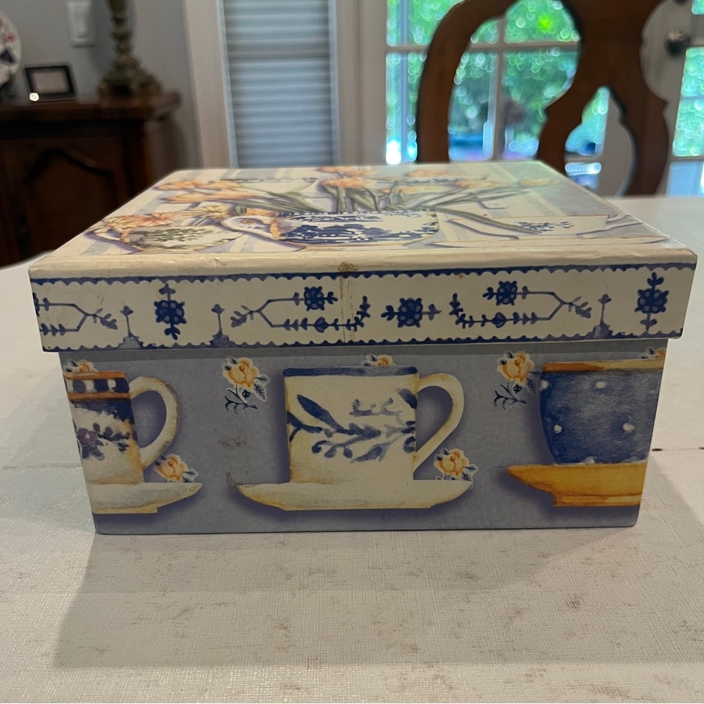Vintage blue and white teacup floral decorative box. Great for keepsakes! - Picture 3 of 8